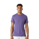 Model draagt het Bjorn Borg Light T-shirt voor heren in paars met witte short