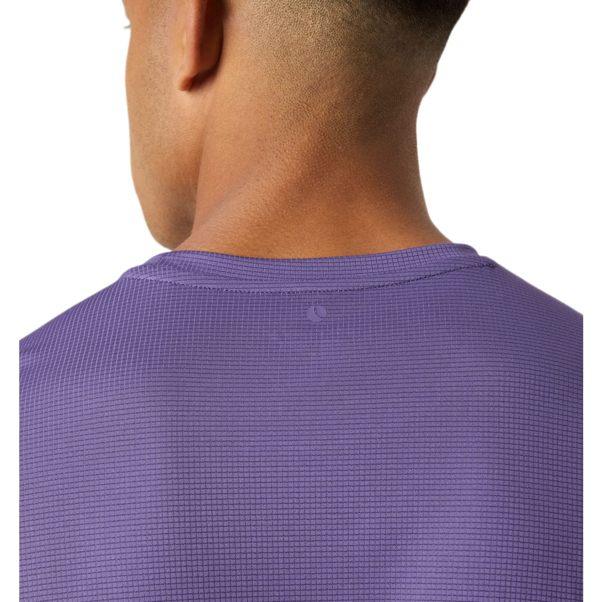 Detail van de meshstructuur op de rug van het paarse Bjorn Borg Light T-shirt