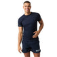 Model draagt het Bjorn Borg Light T-shirt voor heren in donkerblauw met short