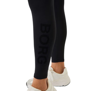 Close-up van de zwarte BORG opdruk op de enkel van de zwarte Bjorn Borg Logo Tights