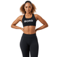 Damesmodel draagt de zwarte Bjorn Borg Mid Support Sports Bra met zwarte legging