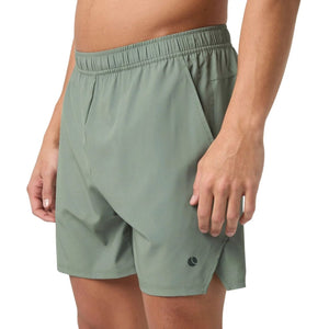 Schuin vooraanzicht van de saliegroene Bjorn Borg Short Ace Racquet met donker logo