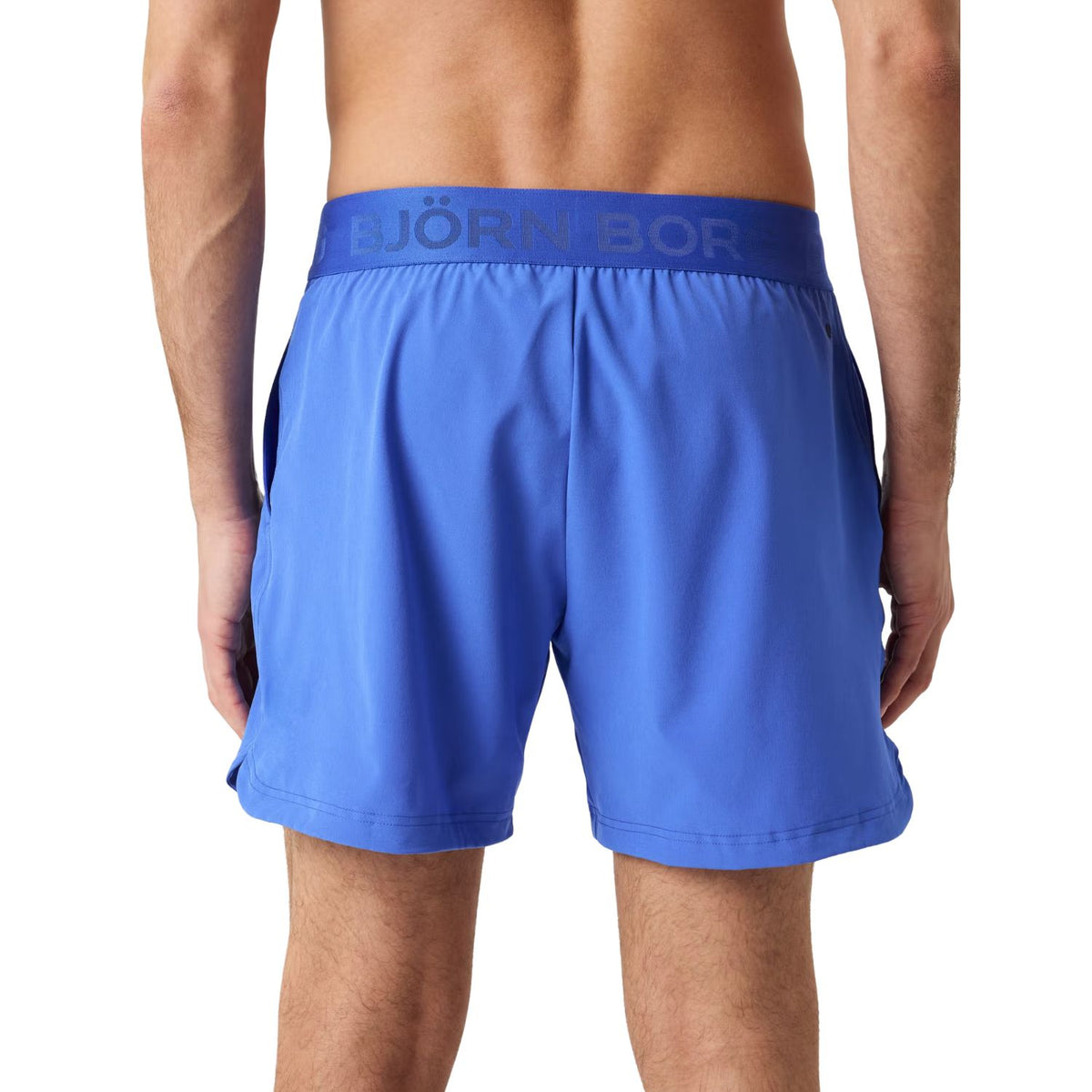 Achterzijde van de korenblauwe Bjorn Borg Short Shorts, gedragen