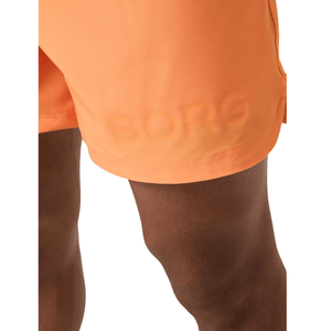 Detail van de BORG-print op de pijp van de oranje Bjorn Borg Short Shorts