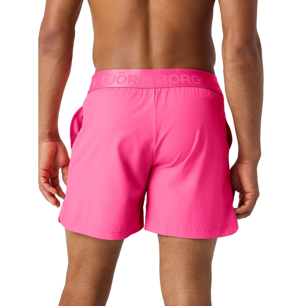 Achterzijde van de felroze Bjorn Borg Short Shorts, gedragen door een model