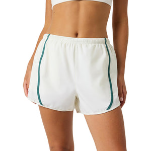 Vooraanzicht van de gebroken witte Bjorn Borg Sports Shorts met groene bies op de zijkant