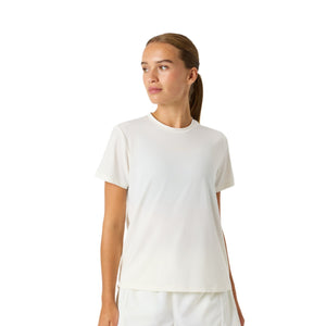 Model draagt het Bjorn Borg Sports T-shirt voor dames in gebroken wit, vooraanzicht