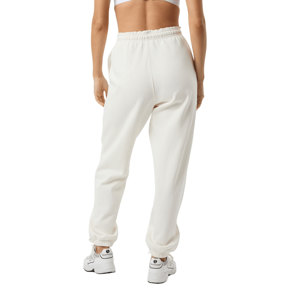 Achterzijde van de gebroken witte Bjorn Borg Studio Oversized sweatpants voor dames