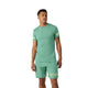 Model draagt het Bjorn Borg T-shirt voor heren in mintgroen met short