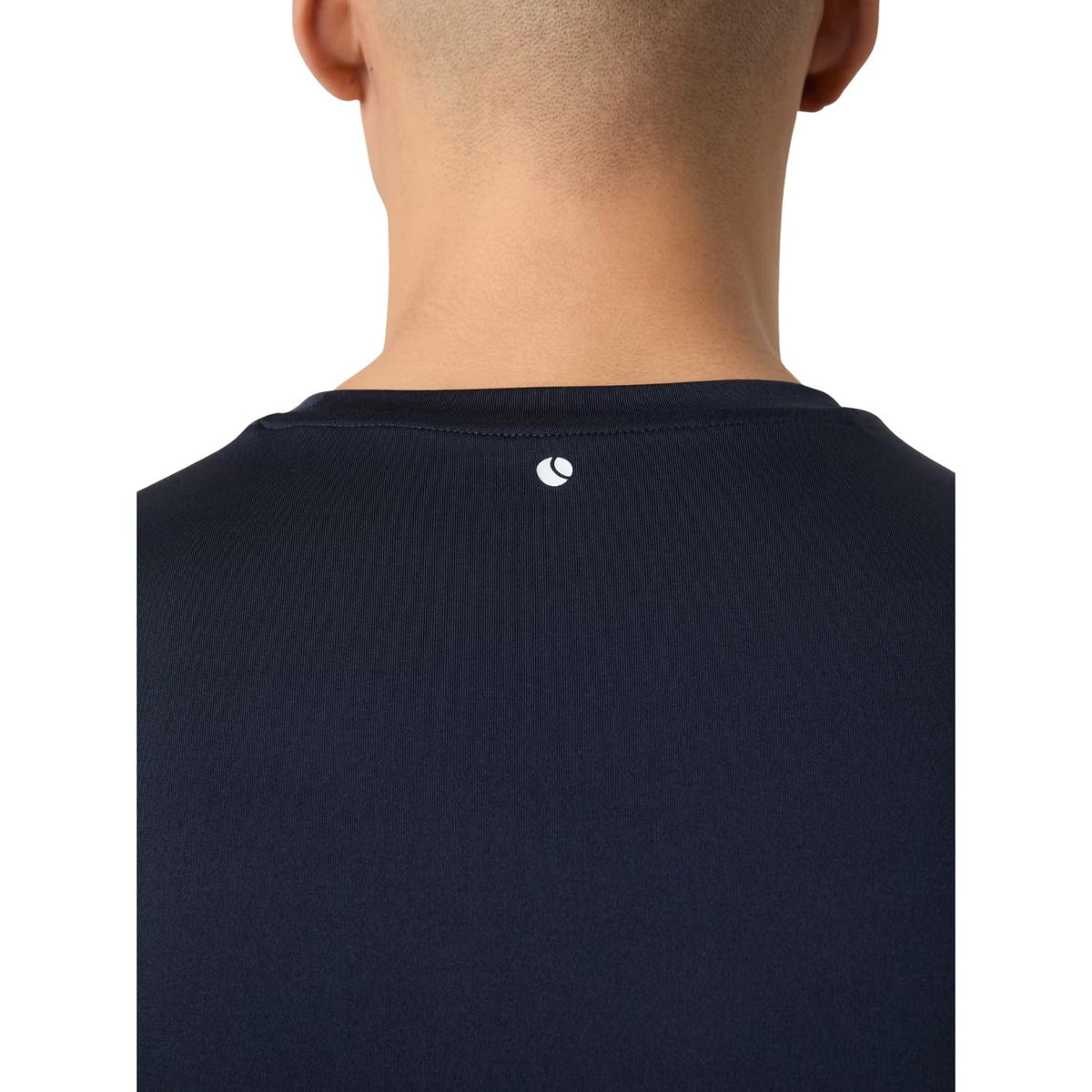 Achterzijde van het marineblauwe Bjorn Borg T-shirt met logo in de nek