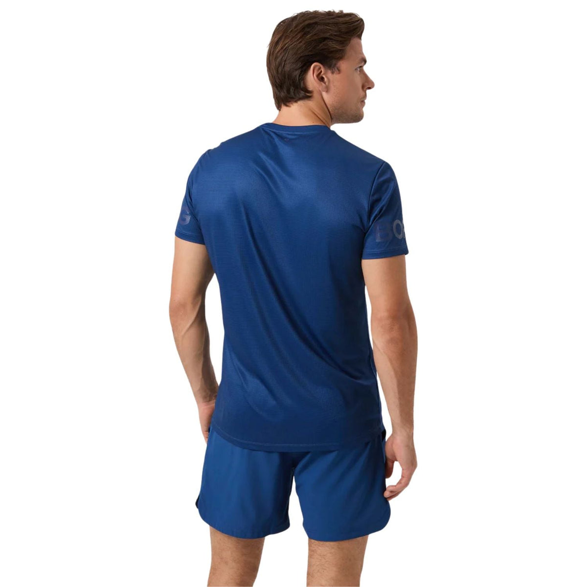 Achterzijde van het donkerblauwe Bjorn Borg T-shirt, gedragen door een model