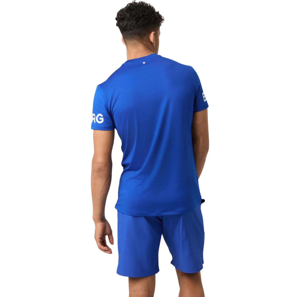Achterzijde van het kobaltblauwe Bjorn Borg T-shirt met bijpassende short