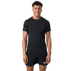 Bjorn Borg T-shirt voor heren in zwart met zwarte short, gedragen vooraanzicht