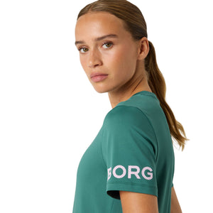 Detail van de mouw met witte BORG-print op het groene Bjorn Borg T-shirt