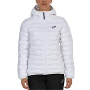 Model draagt de witte Bullpadel Benevi anorak voor dames met capuchon, vooraanzicht