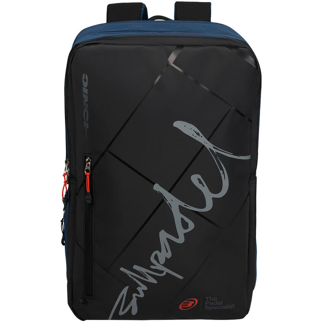 Vooraanzicht van de zwart-donkerblauwe Bullpadel Backpack Ionic 2026 met grijze print.