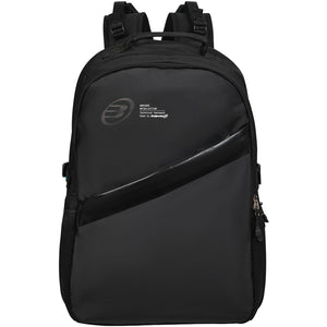 Vooraanzicht van de volledig zwarte Bullpadel Backpack Tech 2026 met diagonale band.