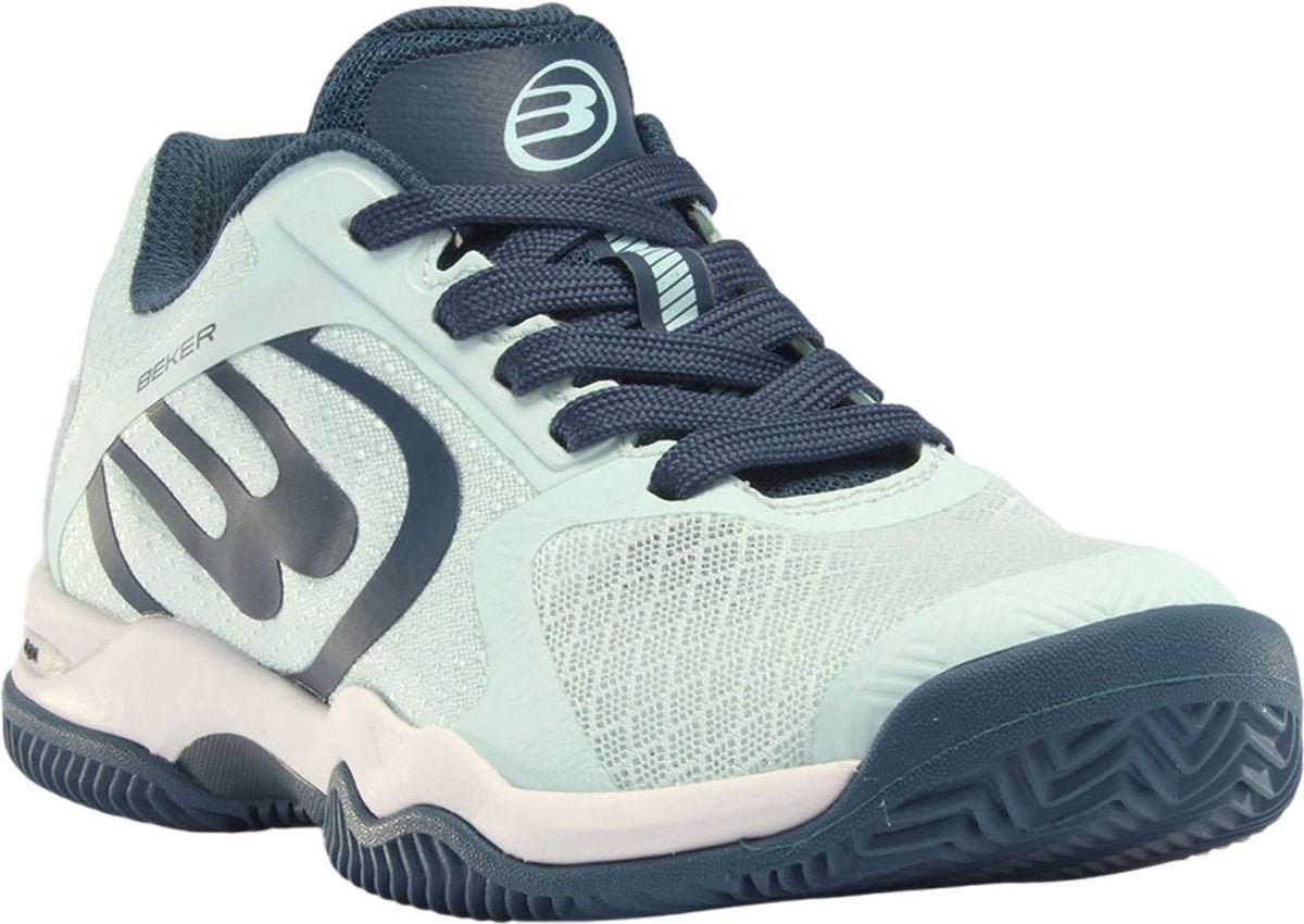 Schuin vooraanzicht van de Bullpadel Beker W 24i Light Blue met donkerblauwe veters en logo