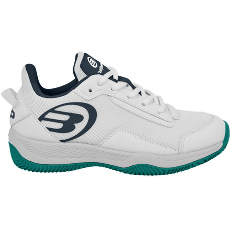 Zijaanzicht van de Bullpadel Buker Junior 25I in wit met donkerblauw logo en groene zoolrand