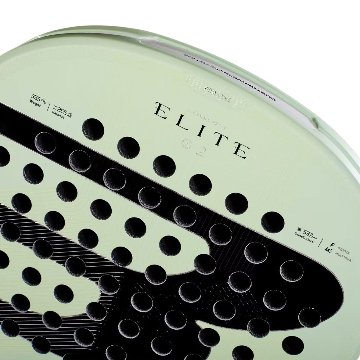 Close-up van het slagvlak van het Bullpadel Elite 02 27 met Elite-opdruk en gaten