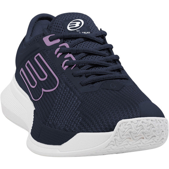 Schuin vooraanzicht van de donkerblauwe Bullpadel Elite 26V W met lila logo