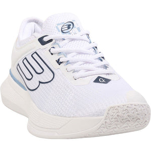 Schuin vooraanzicht van de witte Bullpadel Elite 26V W White met lichtblauwe details