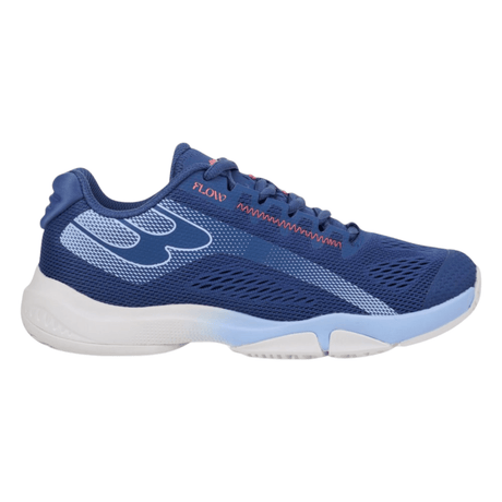 Zijaanzicht van de Bullpadel Flow 25I W in diepblauw met lichtblauw logo en witte zoolrand
