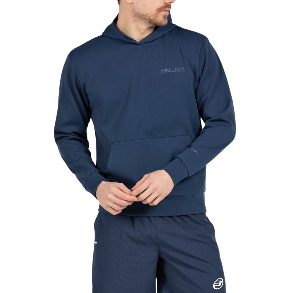 Donkerblauwe Bullpadel Albier hoodie vooraanzicht van dichtbij