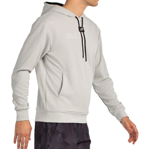Schuin vooraanzicht van de lichtgrijze Bullpadel Hoodie Binee met geribde zoom