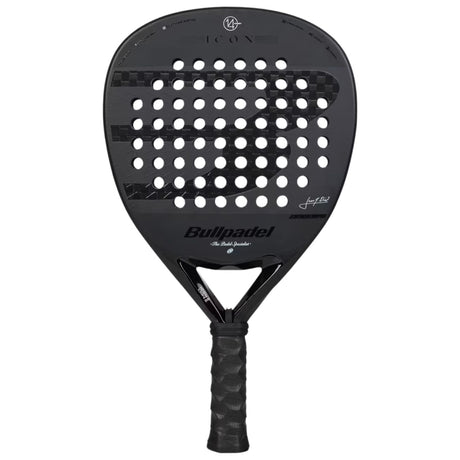 Bullpadel Icon 27 padelracket in mat zwart, vooraanzicht met zwarte grip