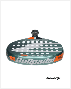 Bovenaanzicht van het Bullpadel Indiga Control 25 met oranje rand langs het frame