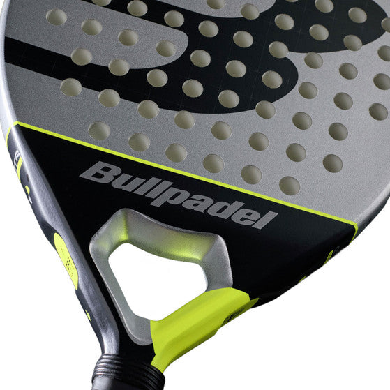 Detail van het hart van het Bullpadel Indiga Control 26 met limegroene accenten