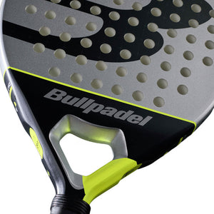 Detail van het hart van het Bullpadel Indiga Control 26 met limegroene accenten