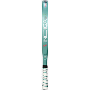 Zijaanzicht van het turquoise Bullpadel Indiga Junior 26 padelracket