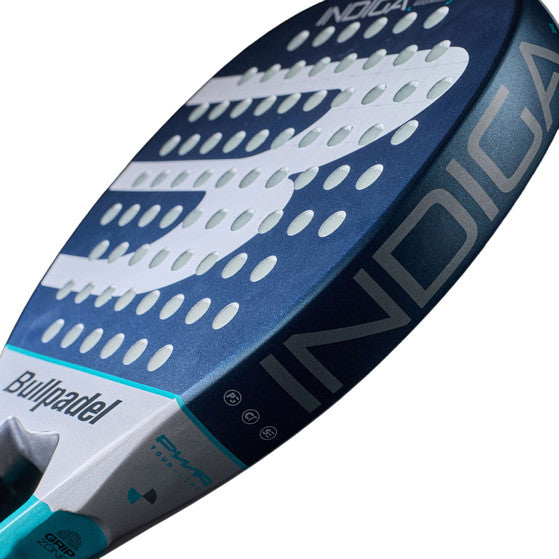 Detail van het hart en de framerand van het Bullpadel Indiga Power 26