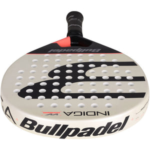 Bovenaanzicht van het Bullpadel Indiga W 26 met Bullpadel-logo op de framerand
