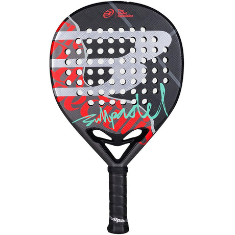 Bullpadel Ionic Control 26 padelracket in zwart met rood en grijs, vooraanzicht