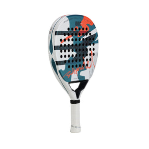Bullpadel Ionic Light 25 schuin vooraanzicht, rondvorm in wit met blauw en oranje