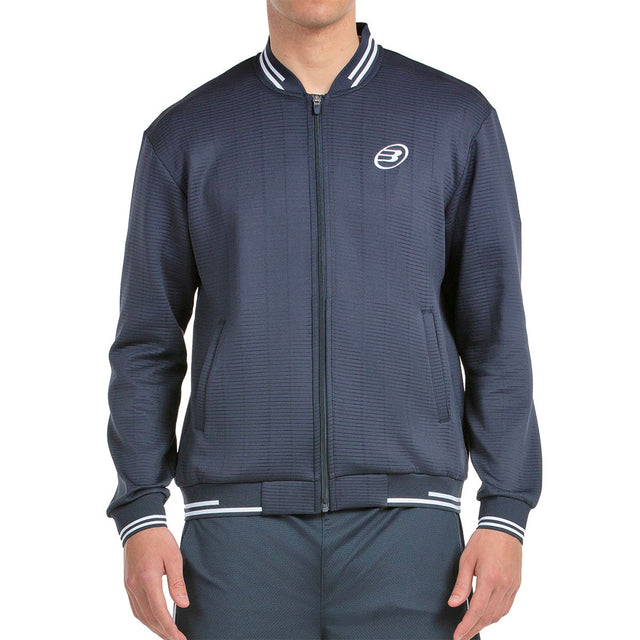 Vooraanzicht van het donkerblauwe Bullpadel Jacket Trombe met witte streepboorden