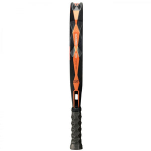 Zijaanzicht van het Bullpadel NEURON 02 Edge 26 over de volle lengte met oranje detail