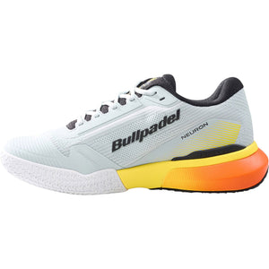 Binnenzijde van de witte Bullpadel Neuron 26V met gele en oranje zool
