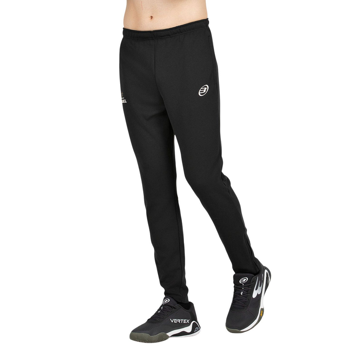 Zwarte Bullpadel Pupo broek schuin met wit logo op de dij