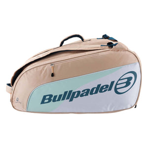 Zijkant van de beigeroze Bullpadel Elite racketbag met mintgroen vlak en rits.