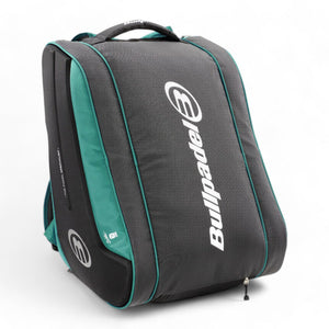 Rechtopstaande Bullpadel Racketbag Hack 2025 in petrolblauw met donkergrijs paneel.