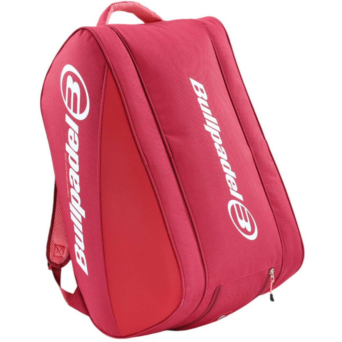 Rechtopstaande roze Bullpadel Performance racketbag met wit logo op de voorklep