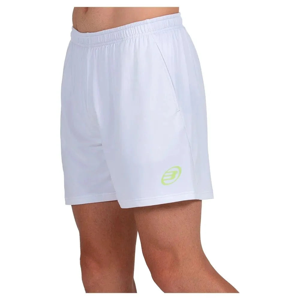 Witte Bullpadel Short Lijar met turquoise Bullpadel-logo op de pijp
