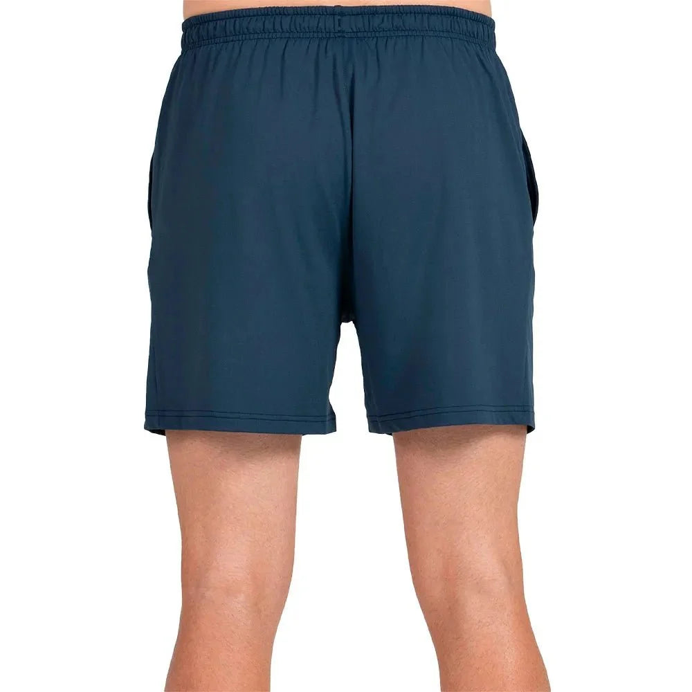 Detail van de donkerblauwe Bullpadel Short Lijar met zijzak en doorgestikte zoom