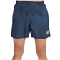 Vooraanzicht van de donkerblauwe Bullpadel Short Lleno met wit logo en vlakkenprint