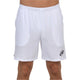 Vooraanzicht van de witte Bullpadel Short Mazari met zwart logo op de rechterpijp