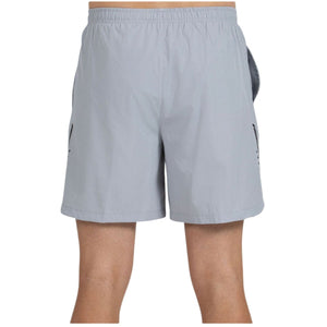 Achteraanzicht van de lichtgrijze Bullpadel Short Mazari met elastische tailleband